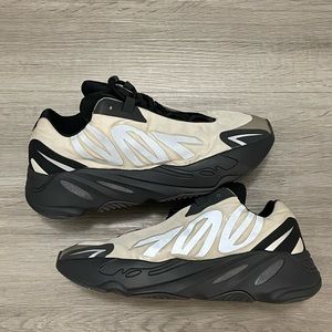 Yeezy Adidas Boost 700 Bone